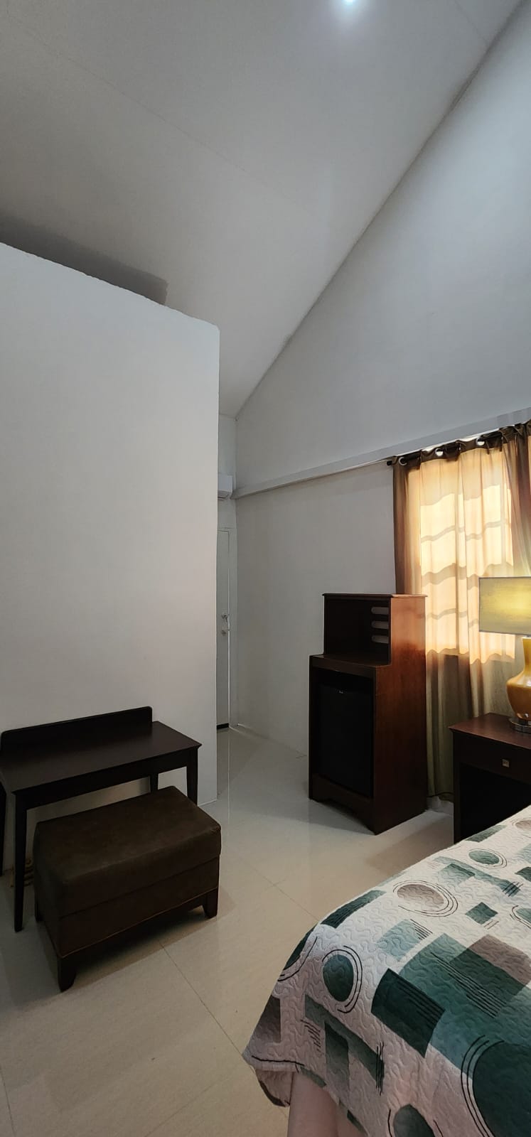 One-bedroom apartment bedroom and seating area